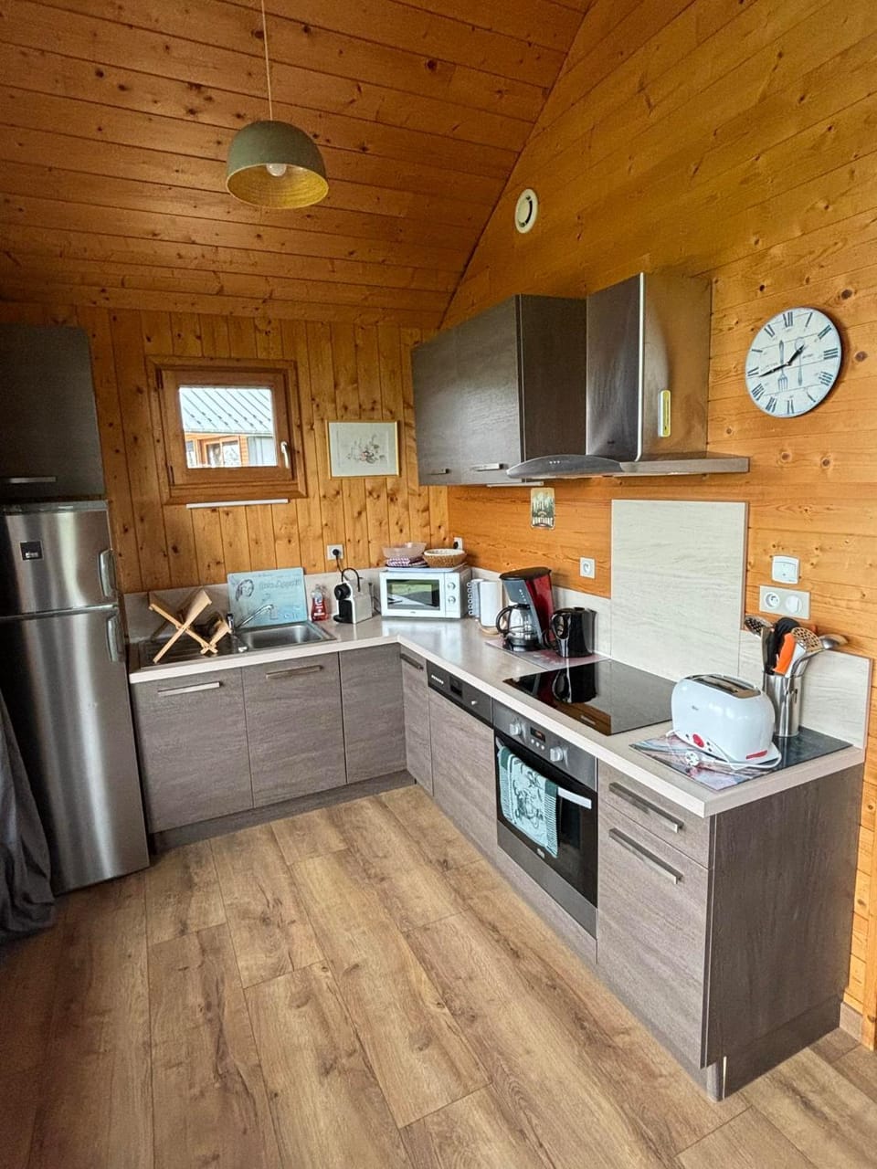 Kitchen or kitchenette, dishwasher, oven, pet friendly, stove, toaster