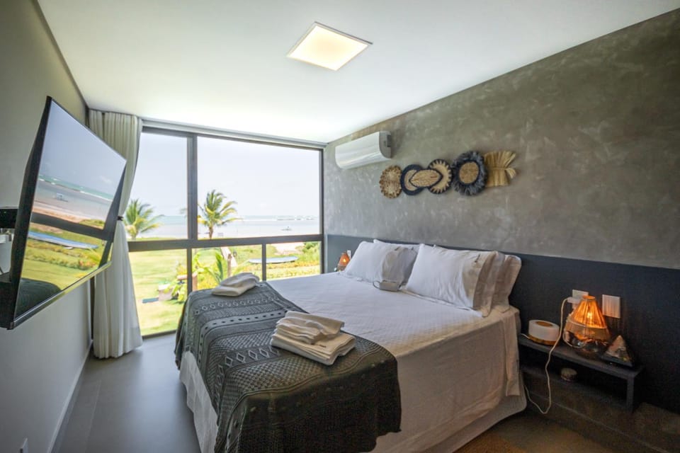 Bed, Bird's eye view, TV and multimedia, Photo of the whole room, Bedroom, towels
