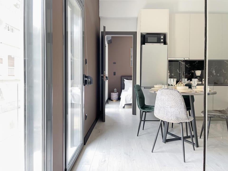 Living room, Seating area, Dining area