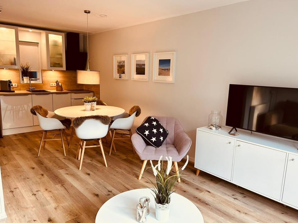 Kitchen or kitchenette, Dining area, minibar, pet friendly, stove