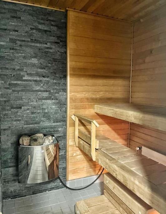 Kotimaailma - Tilava rivitalo asunto 3MH ja sauna lähellä Korson keskustaa Apartment in Uusimaa