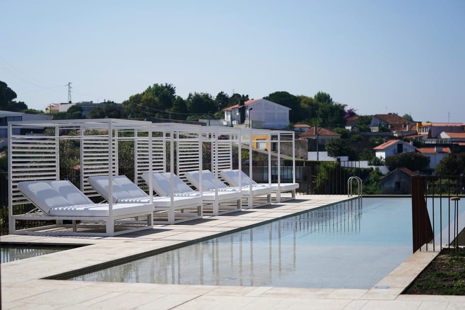 Swimming pool, sunbed