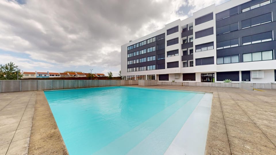 Property building, Day, Balcony/Terrace, Pool view, Swimming pool, Swimming pool, sunbed