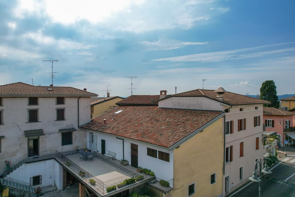 Appartamento in Piazza Apartment in Manerba del Garda