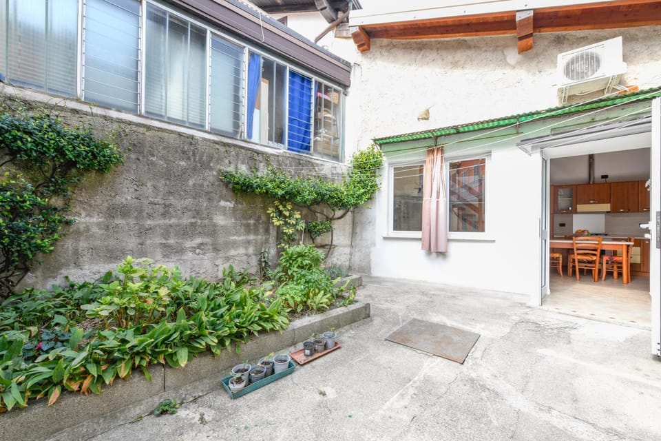 Appartamento in Piazza Apartment in Manerba del Garda