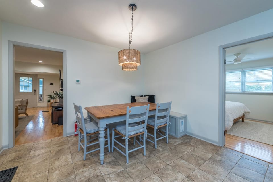 Peach & Pine Cottage House in Black Mountain