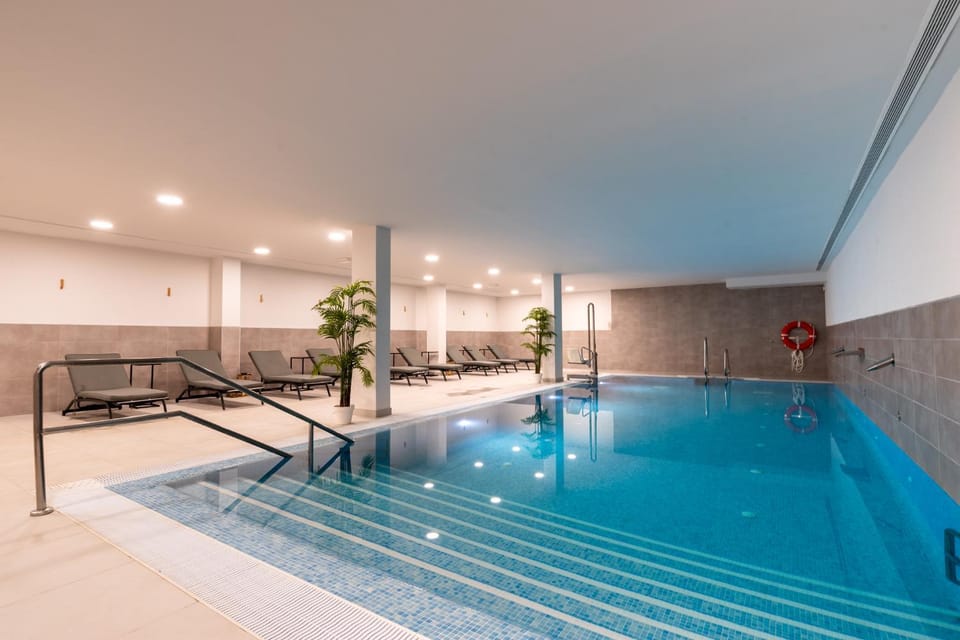Swimming pool, sunbed