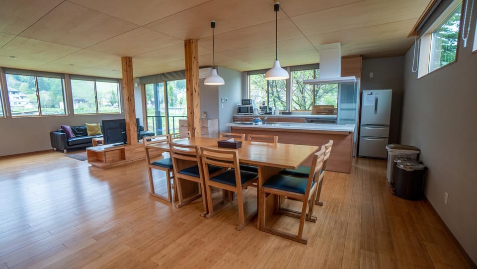 Kitchen or kitchenette, Living room, Seating area, Dining area, Dinner, minibar, pet friendly, stove