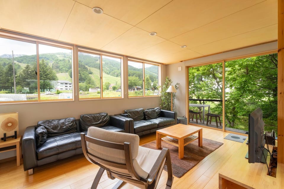 Patio, Day, Natural landscape, Garden, TV and multimedia, Balcony/Terrace, Living room, Seating area, Evening entertainment, Garden view
