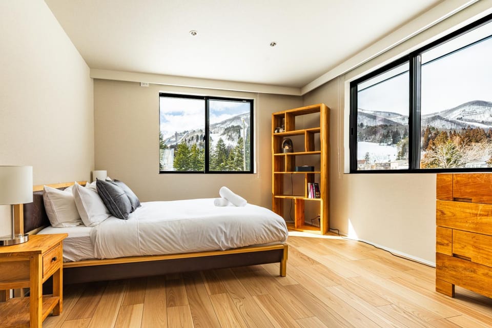 Bed, Natural landscape, Photo of the whole room, Bedroom, Mountain view