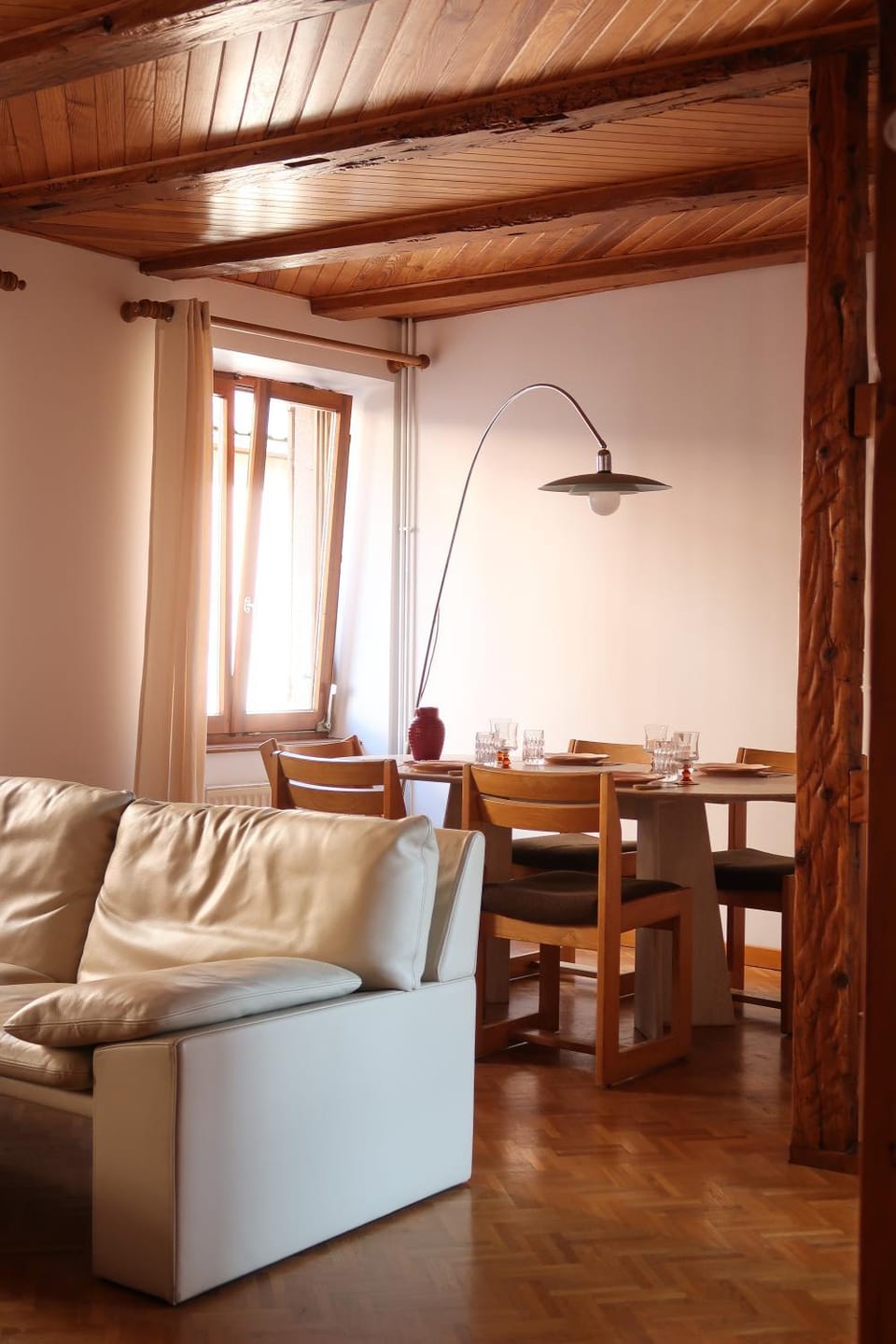 Seating area, Dining area