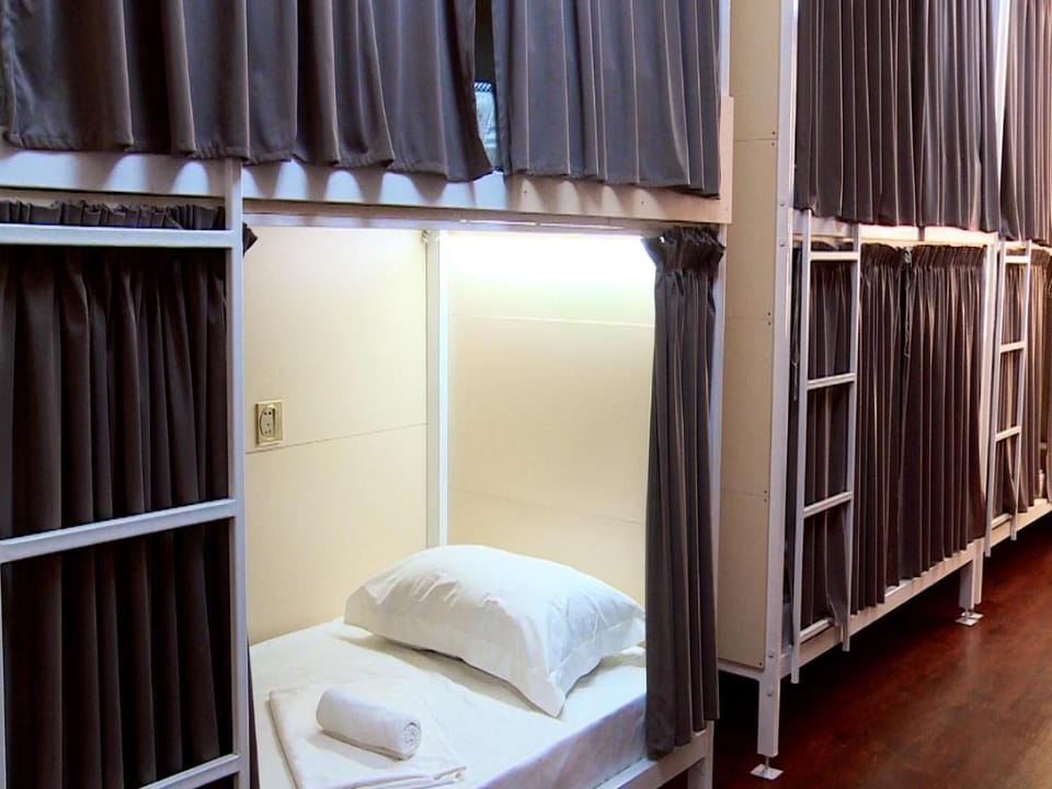 Bed, bunk bed