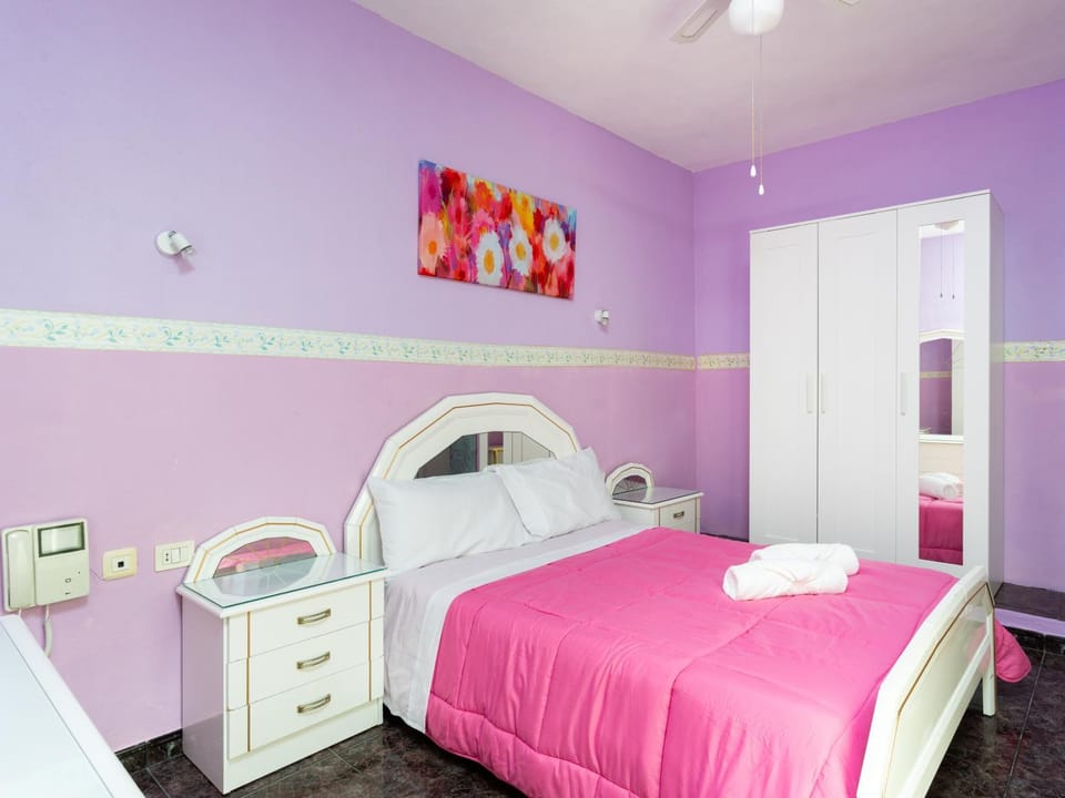Bed, Bedroom, wardrobe