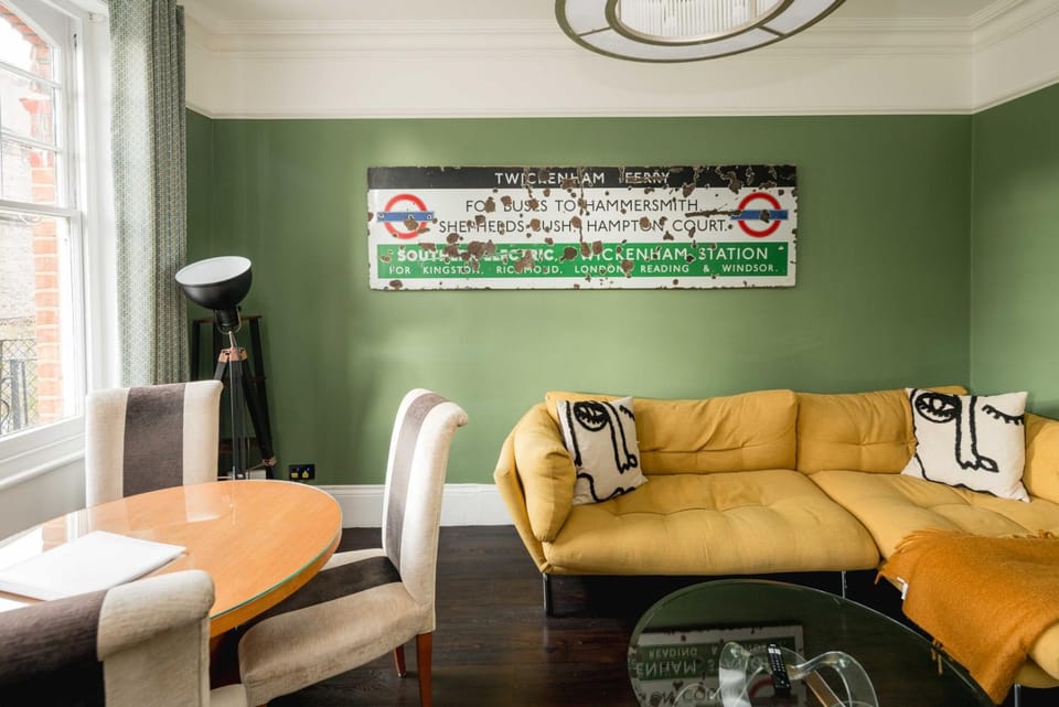 Living room, Seating area