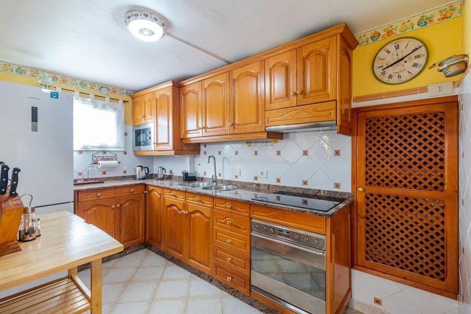 Kitchen or kitchenette, minibar, pet friendly, stove