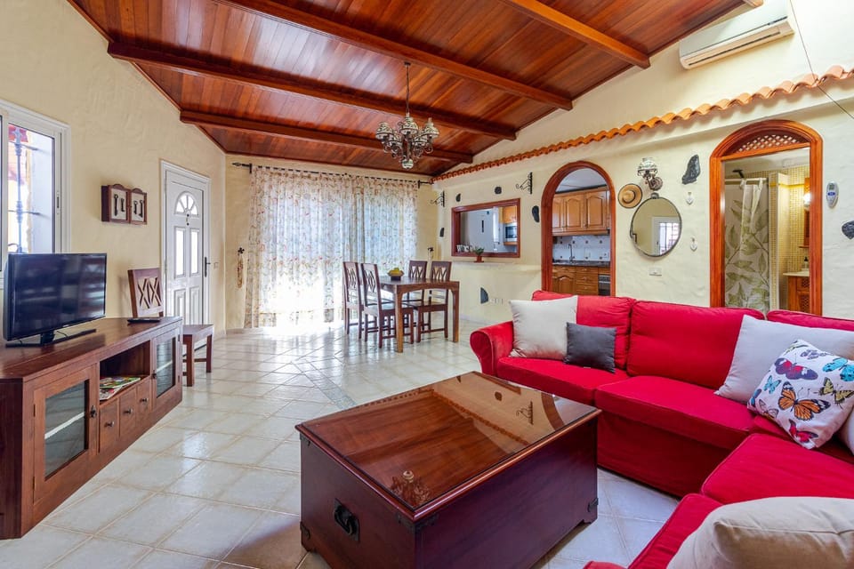 TV and multimedia, Living room, Dining area