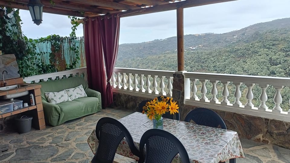 Natural landscape, View (from property/room), Balcony/Terrace, Dining area, Mountain view
