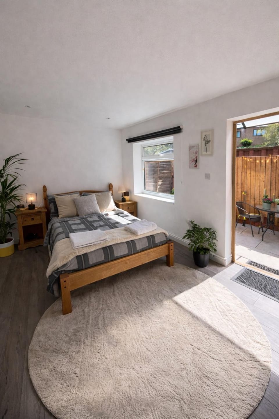 Bed, Garden, Photo of the whole room, Bedroom
