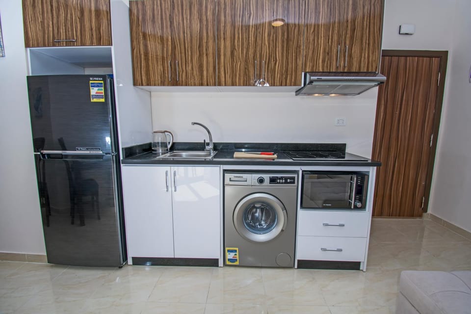 Kitchen or kitchenette, pet friendly, stove, washing machine