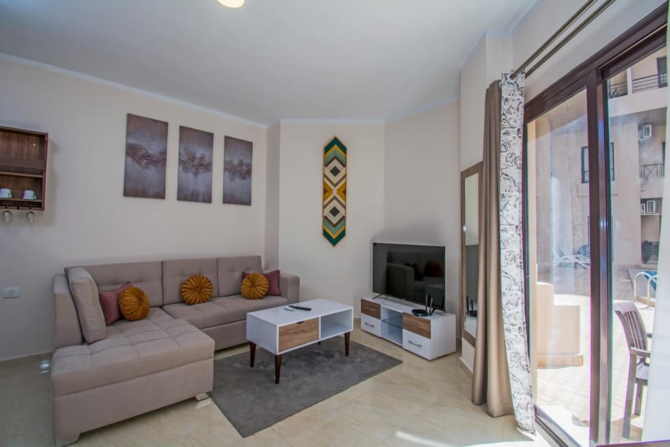 Communal lounge/ TV room, TV and multimedia, Living room, Seating area, Evening entertainment