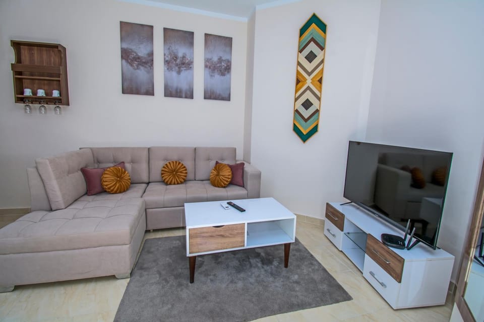 TV and multimedia, Living room, Seating area, Evening entertainment