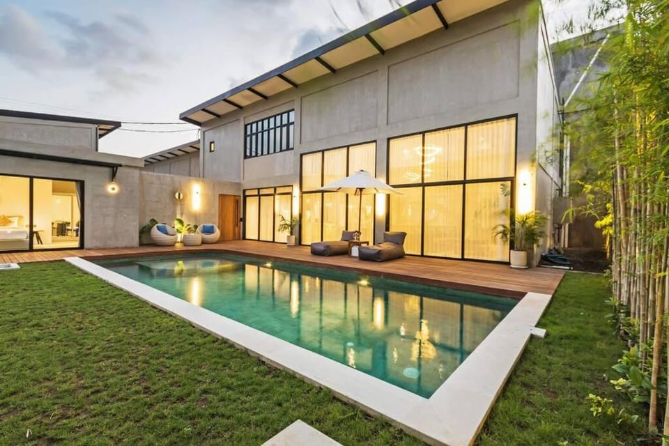 Property building, Patio, Garden, Garden view, Pool view, Swimming pool, sunbed