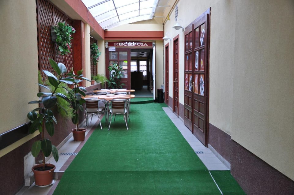 Restaurant/places to eat, Facade/entrance, Day, Lobby or reception