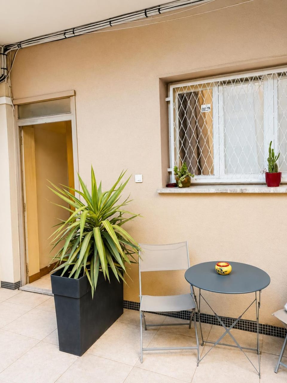 Nice centre- small pied-a-terre near beaches Apartment in Nice