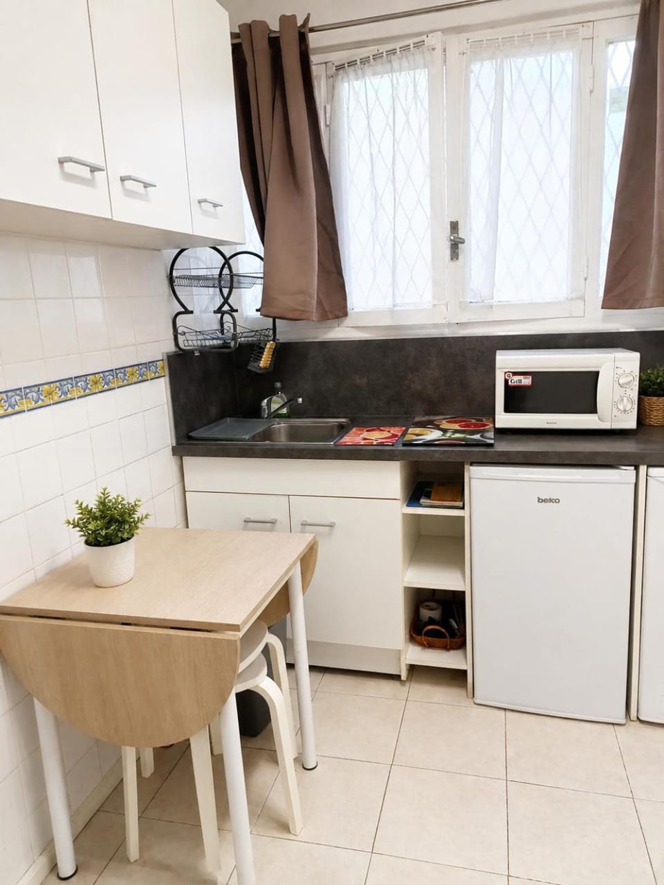 Nice centre- small pied-a-terre near beaches Apartment in Nice