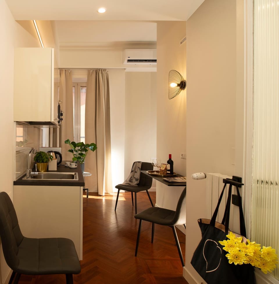 Kitchen or kitchenette, Living room, Seating area, Dining area, air conditioner