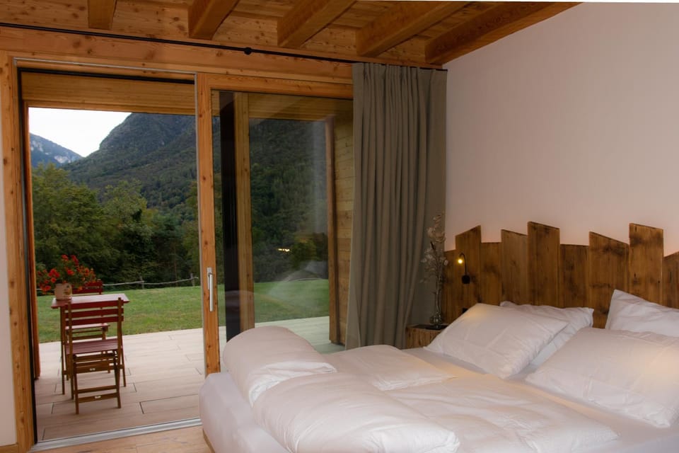 Bed, Bedroom, Mountain view