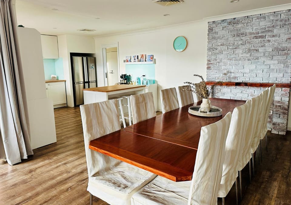Dining area, internet, wedding, kitchen, air conditioner