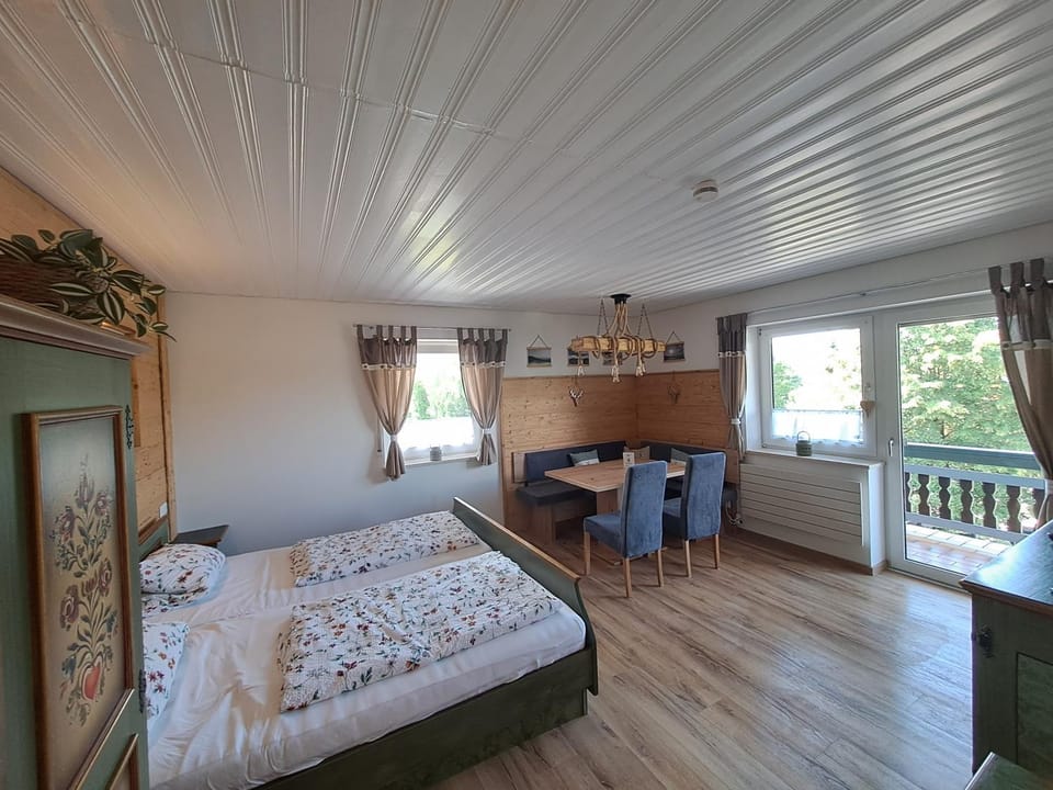 Bed, Living room, Seating area, Dining area