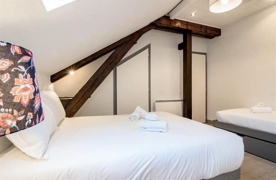 Bed, Other, Bedroom, towels