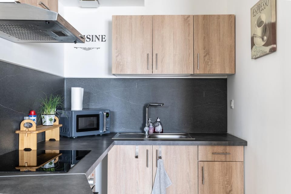 Kitchen or kitchenette, Living room