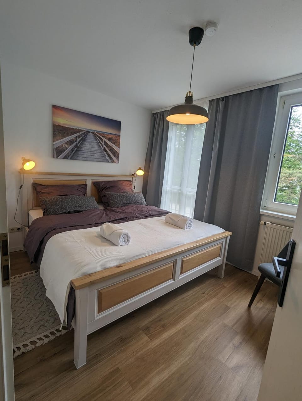 Bed, Photo of the whole room, Bedroom, towels
