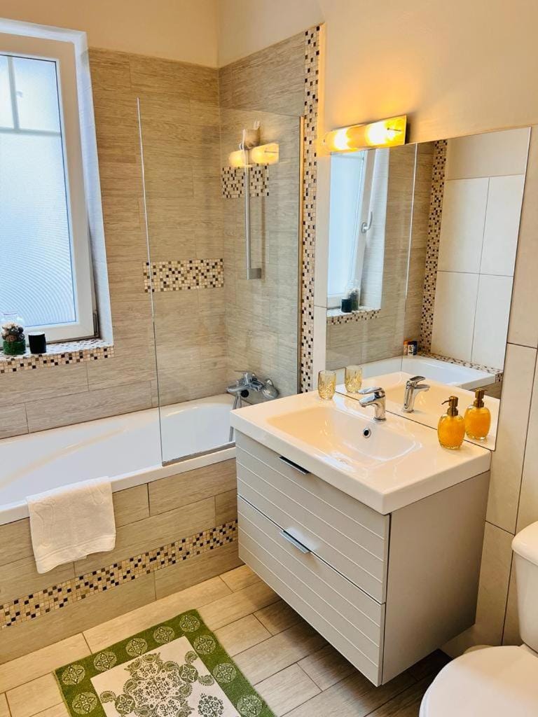 Shower, Bathroom, Bath, towels