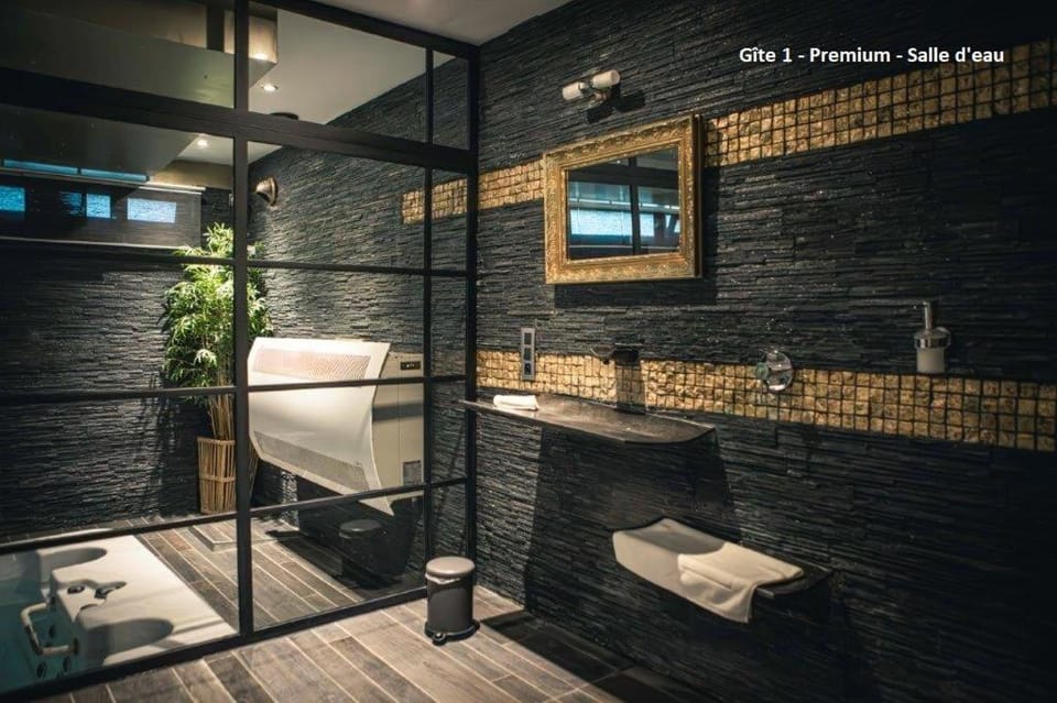 Shower, Bathroom, Swimming pool