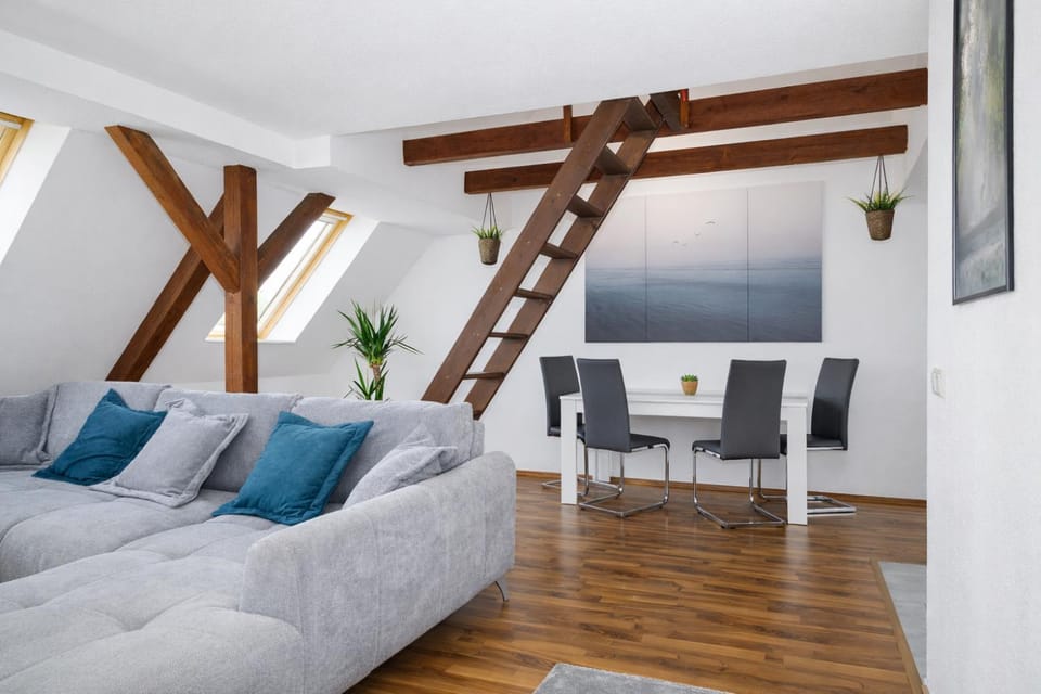 Living room, Photo of the whole room, Seating area, Dining area