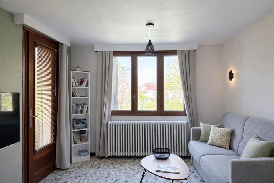 Game Room, Library, Living room