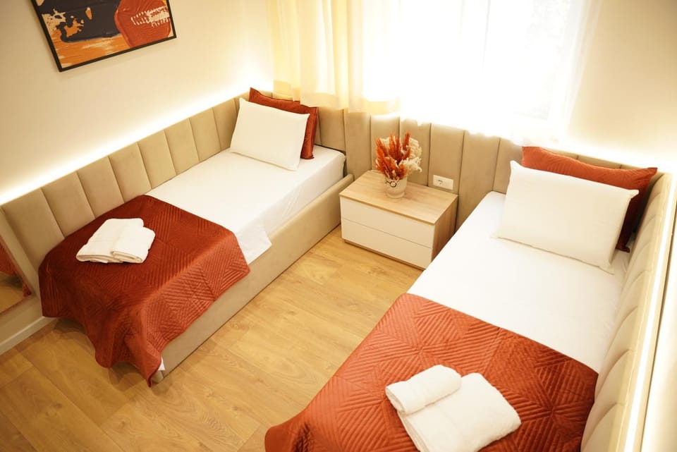 Bed, Photo of the whole room, Bedroom, towels