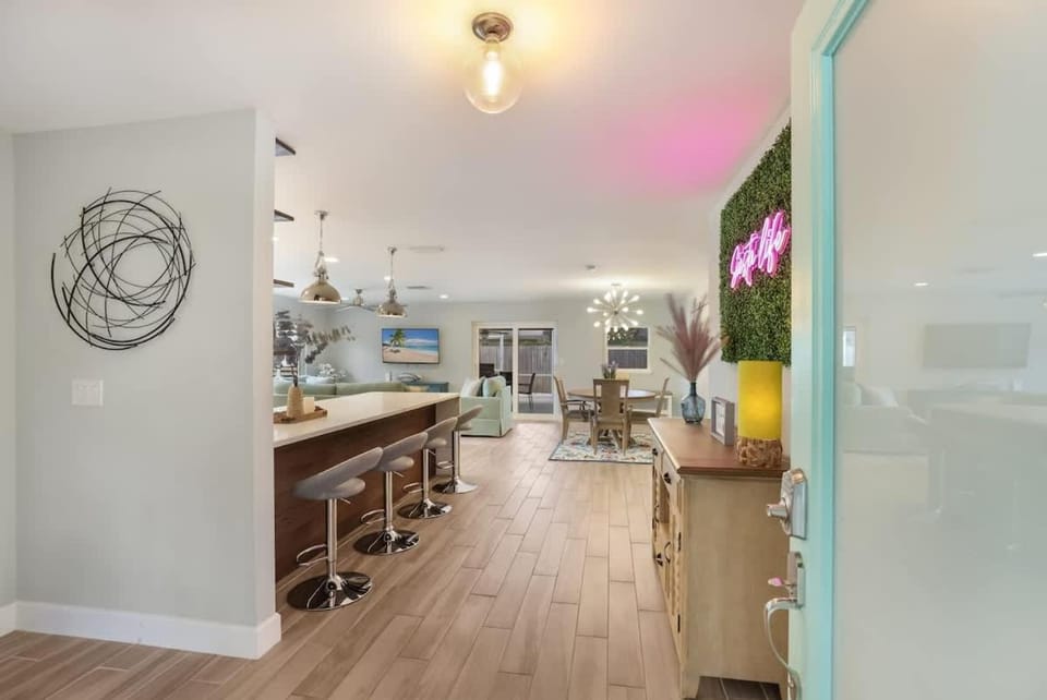 Sarasota Updated pool home, Near Siesta Key House in Gulf Gate Estates