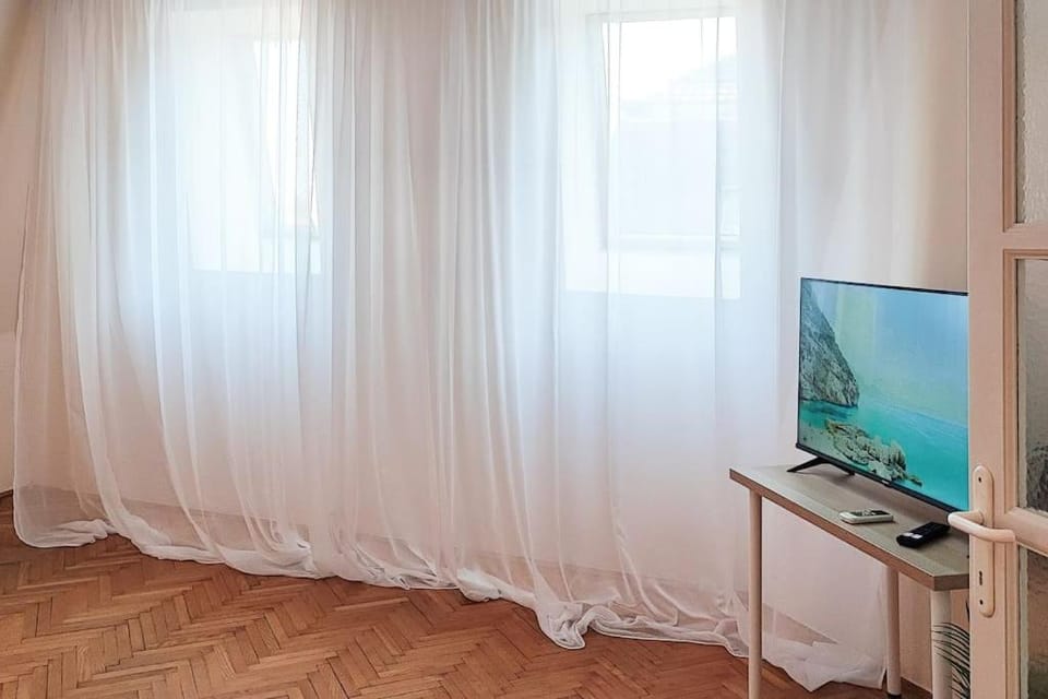 TV and multimedia, hair dresser