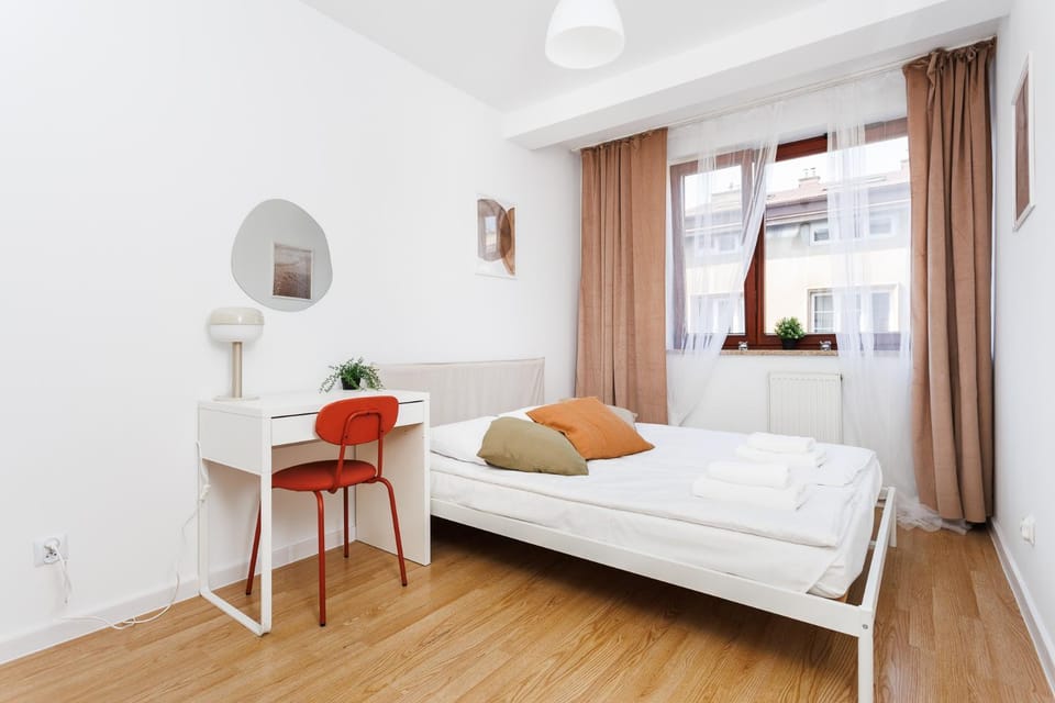 Bed, Photo of the whole room, Decorative detail, Bedroom, towels