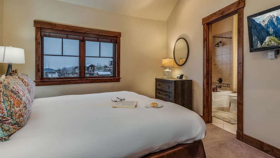 Bed, View (from property/room), Bedroom