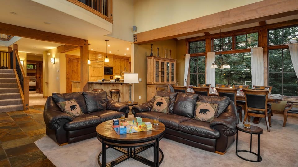 View (from property/room), Living room, Dining area, furniture