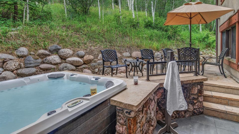 Patio, Garden, Hot Tub, Seating area, towels