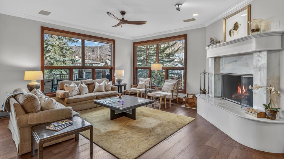 Living room, Seating area, fireplace