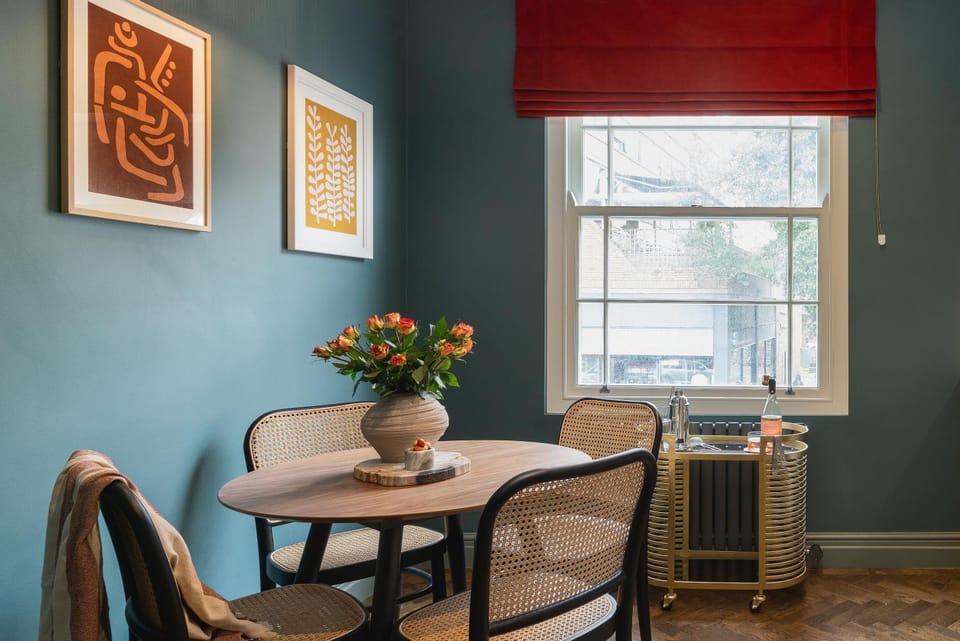 Seating area, Dining area