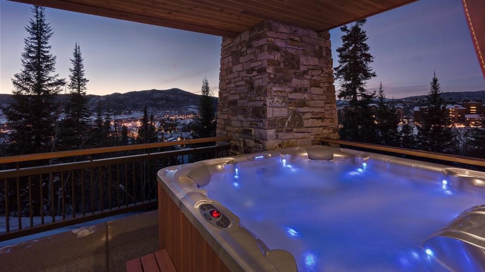 Natural landscape, Hot Tub, View (from property/room)
